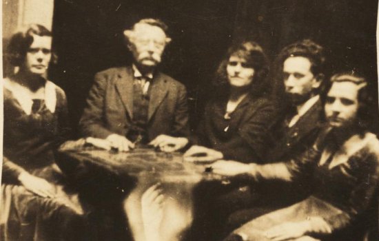 Group of people at a séance