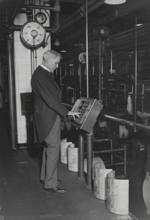 Prime Minister Ramsay MacDonald visits the new Daily Herald offices to start the rotary printing machine